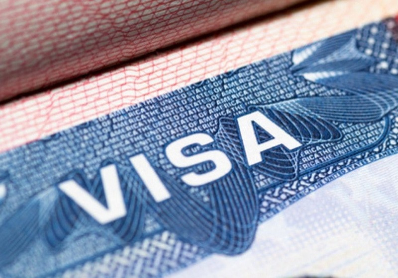 Visa được phân ra làm hai loại chính là visa di dân và visa không di dân.