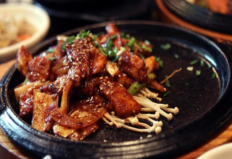 6 món ăn truyền thống làm say lòng khách du lịch Hàn Quốc - bò Bulgogi