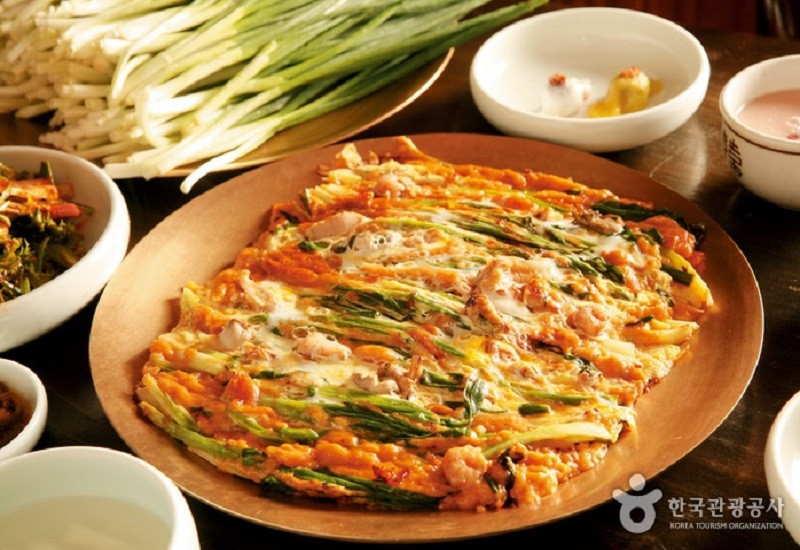 6 món ăn truyền thống làm say lòng khách du lịch Hàn Quốc - Bánh kếp hành