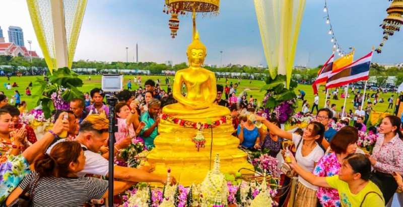 Xem lễ rước tượng Phật ở Chiang Mai