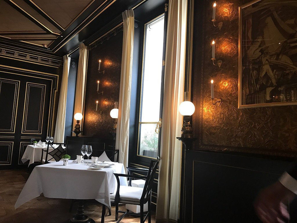 5 nhà hàng lãng mạn nhất ở Paris - nhà hàng Le Gabriel 1