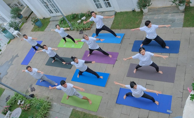 Trải nghiệm yoga và thiền để lắng nghe cơ thể cùng các chuyên gia từ Sen House.