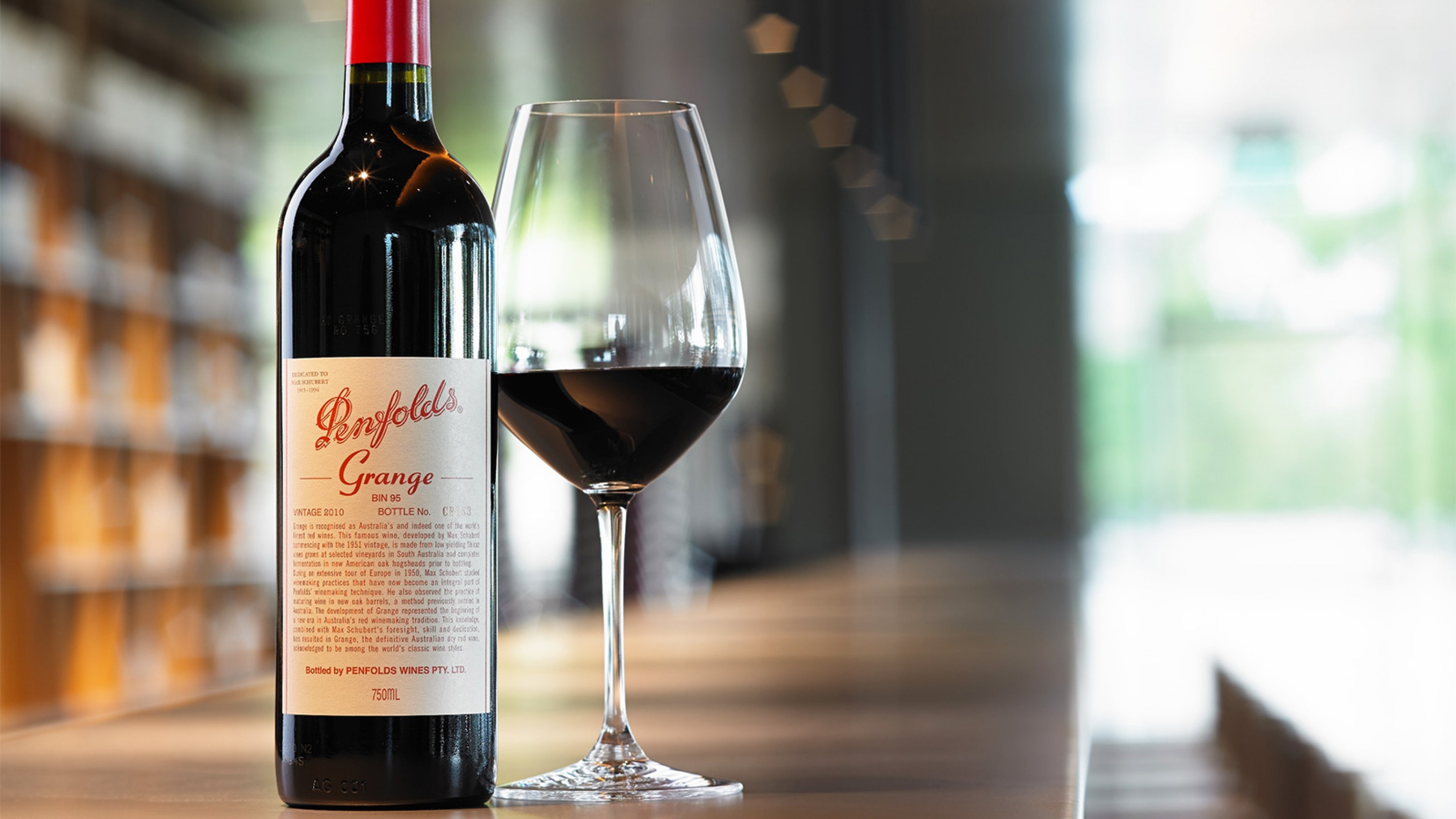 Gọi tên 4 loại rượu vang ngon nhất niềm Nam nước Úc - Grange Shiraz, thương hiệu Penfolds, vùng Adelaide