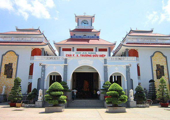 Du lịch hành hương cùng Đất Việt Tour ngày đầu năm mới - Nhà thờ Cha Diệp 