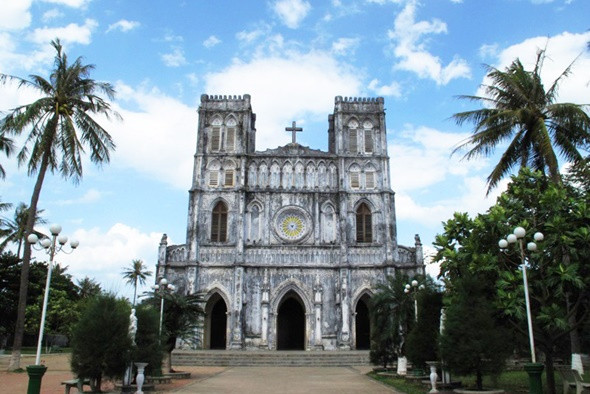 Điểm Danh 5 Địa Điểm Siêu Đẹp Tại Phú Yên - Nhà thờ Mằng Lăng 
