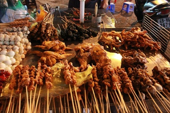 Chợ đêm Đà Lạt nổi tiếng với vô vàn món ăn vặt ngon khó cưỡng