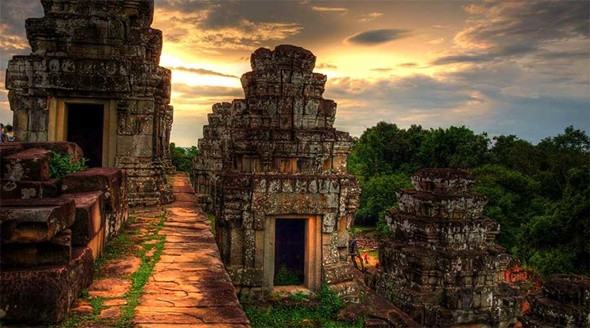 Địa điểm không nên bỏ qua khi du lịch Campuchia - Đỉnh đồi Bakheng