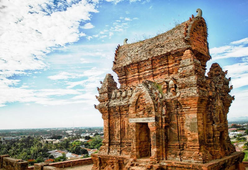 Quần thể tháp chàm Poshanư ở Phan Thiết vẫn đang không ngừng được tôn tạo và bảo tồn nhằm giữ gìn được những nét đẹp văn hóa Chăm Pa cổ.
