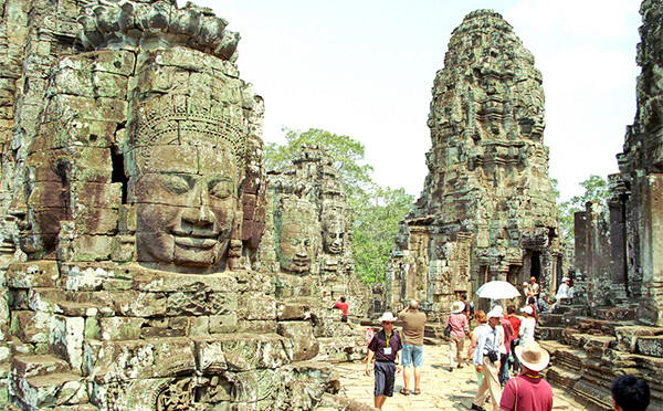 Sieam Reap nổi tiếng với quần thể di tích Angkor Wat và Angkor Thom
