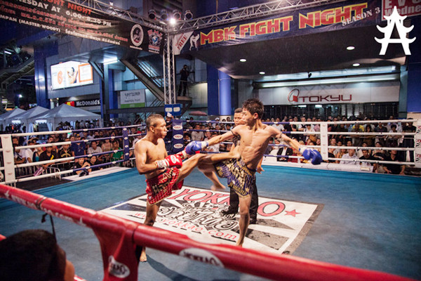Hòa cùng không khí hồi hộp của những trận đấu Muay Thái
