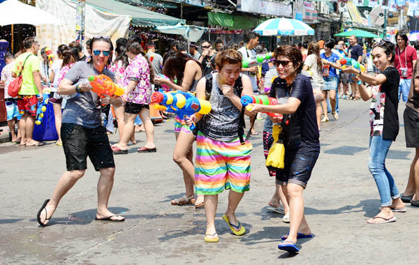Kinh nghiệm tham gia lễ hội “té nước” khi du lịch Thái Lan - ảnh 1