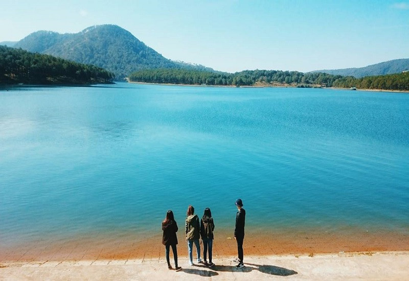 Du lịch Đà Lạt: Lặng ngắm những hồ nước đẹp nhất Tây Nguyên - ảnh 2