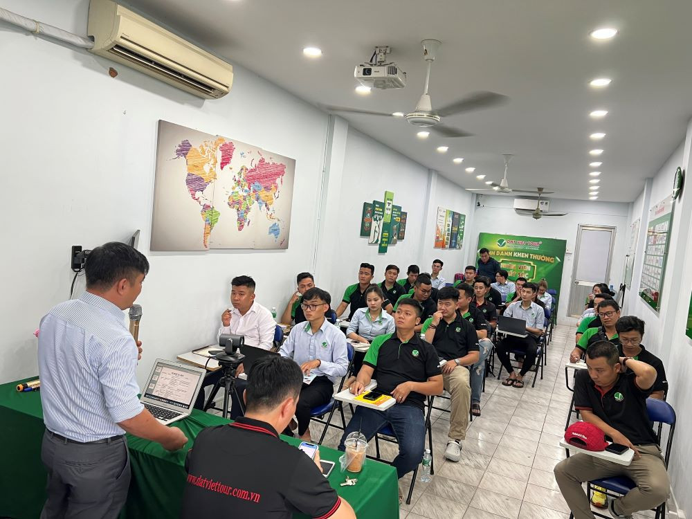 Đất Việt Tour tổ chức training nghiệp vụ hướng dẫn viên - Ảnh 1 