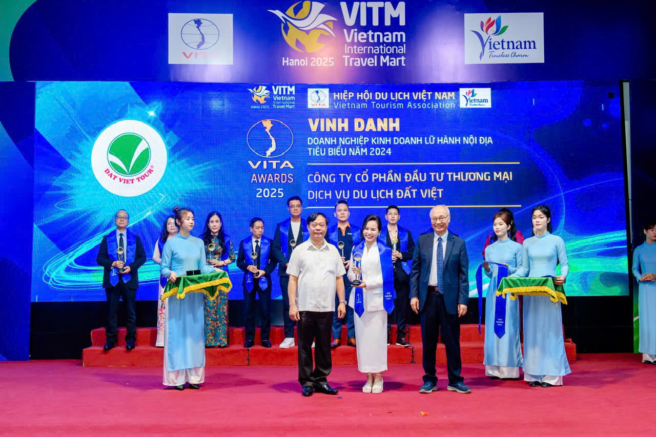 Đất Việt Tour là một trong những tập thể xuất sắc được vinh danh tại VITA AWARD 2025 