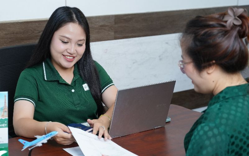 Tư vấn khách hàng làm visa
