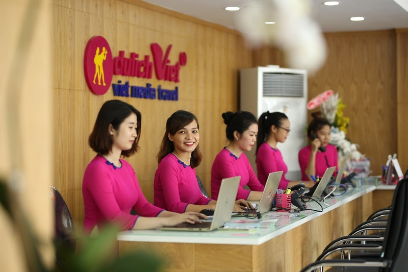 Đội ngũ nhân viên tư vấn chuyên nghiệp tại Du Lịch Việt